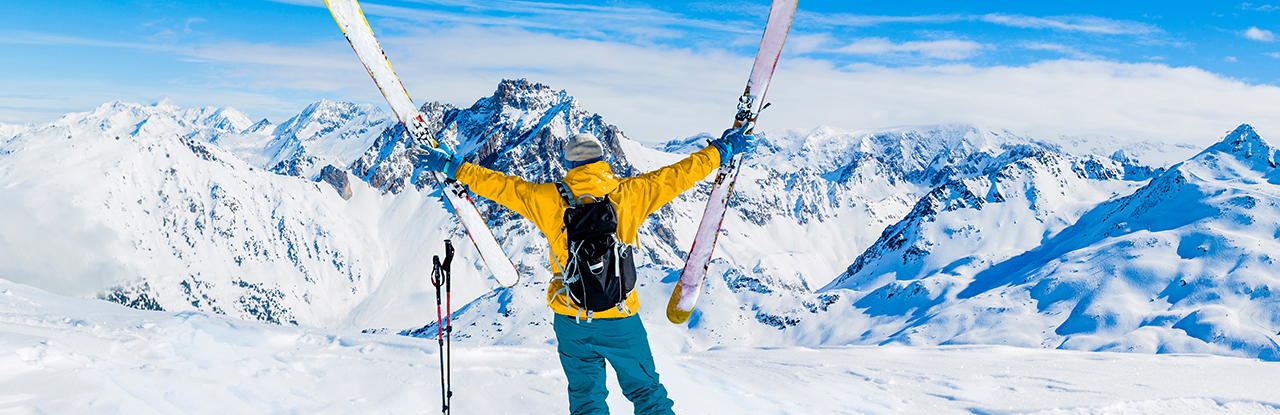 Esquiador aprsentando os maiores ski resorts