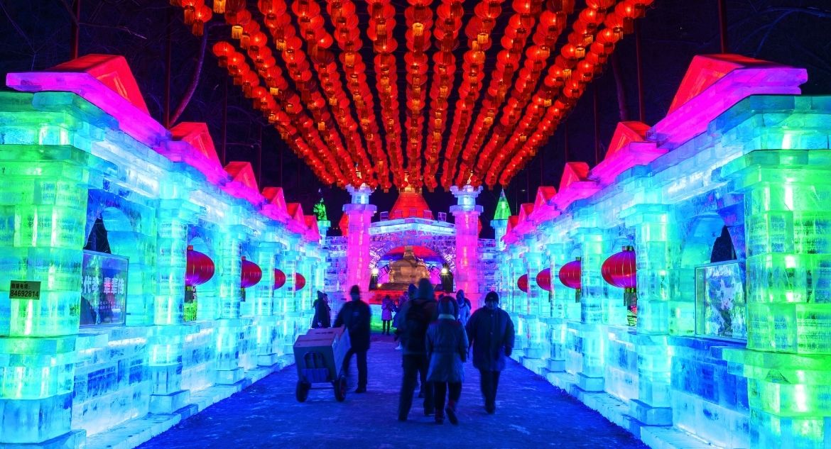 Esculturas de gelo iluminadas no Harbin Ice Lantern Show