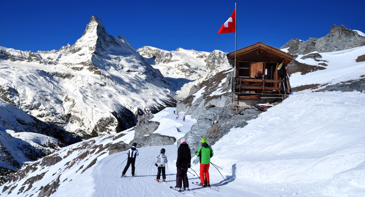 Esportistas na estação de Zermatt