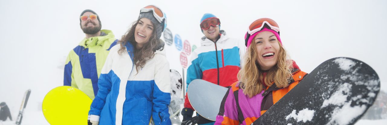 Grupo com roupas de ski