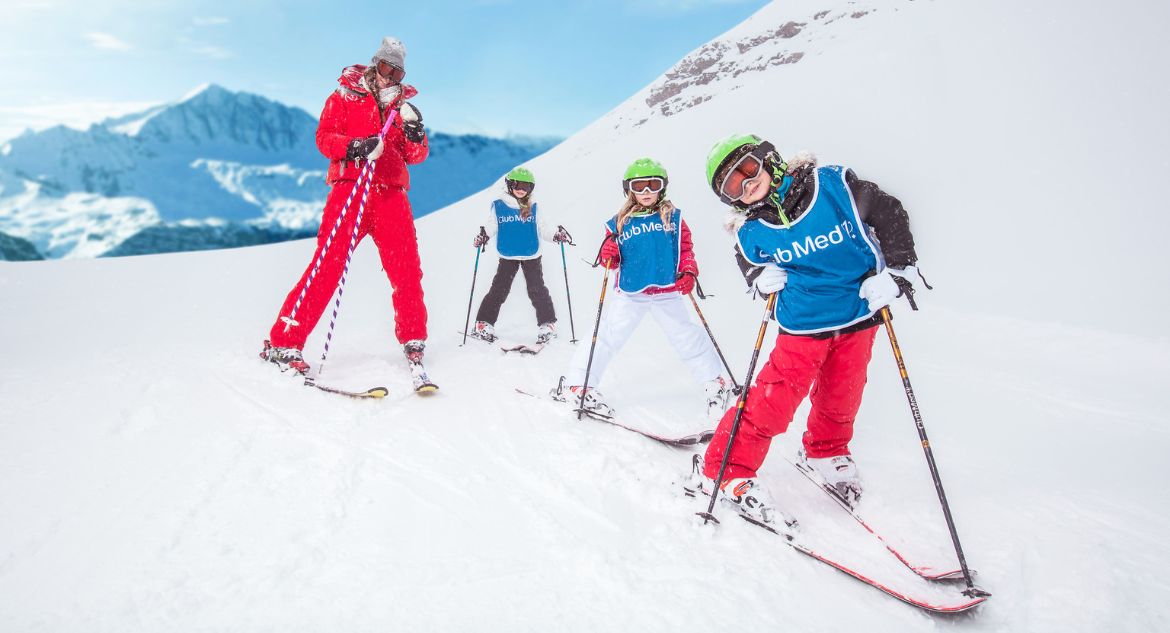 aula de esqui para crianças no club med