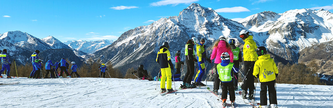 Esquiadores na Itália
