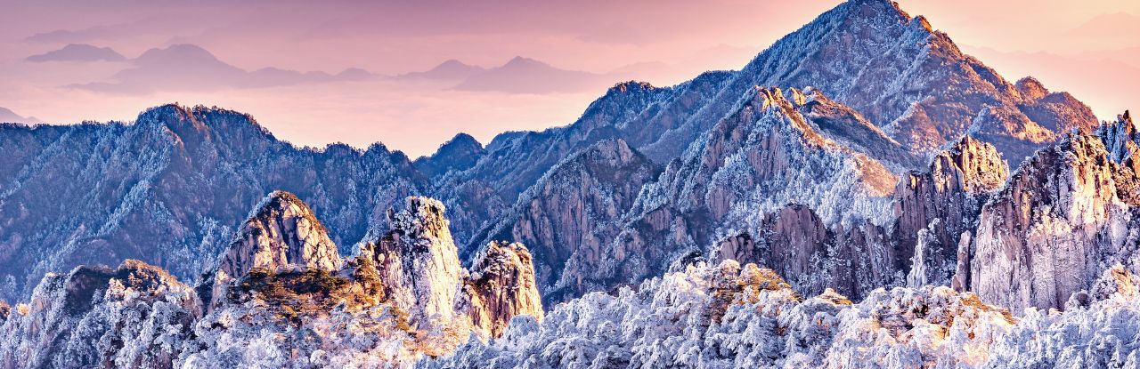 montanhas de neve na china no inverno